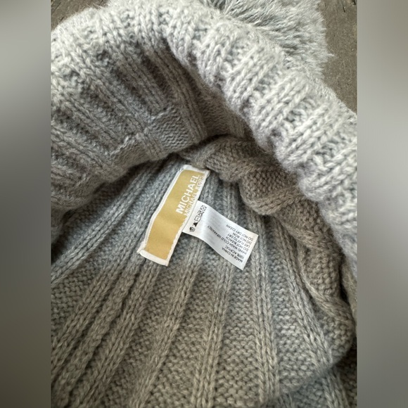 MICHAEL Michael Kors Cuffed Beanie Pom Pom Winter Hat, Gray, Women’s  1 Size - Picture 3 of 5